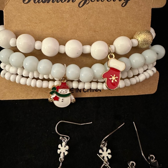 Nwt Bundle of 4 Snowman bracelets and earrings - Picture 4 of 5